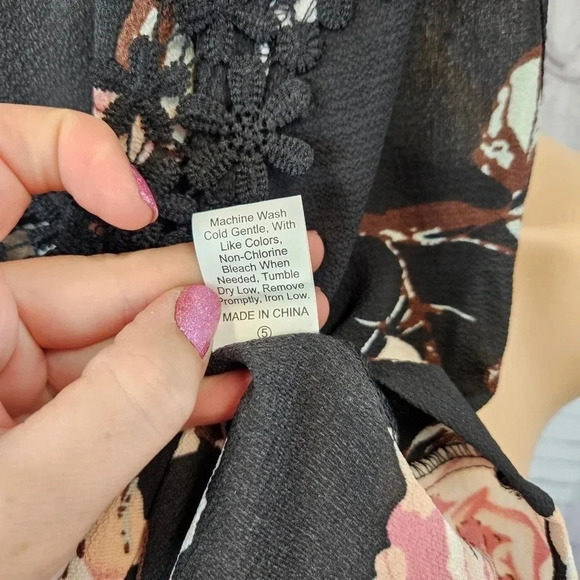 SHEIN Size L Black and Floral Tank Top with Lace Detail Straps and Plunge Neck - Picture 11 of 11